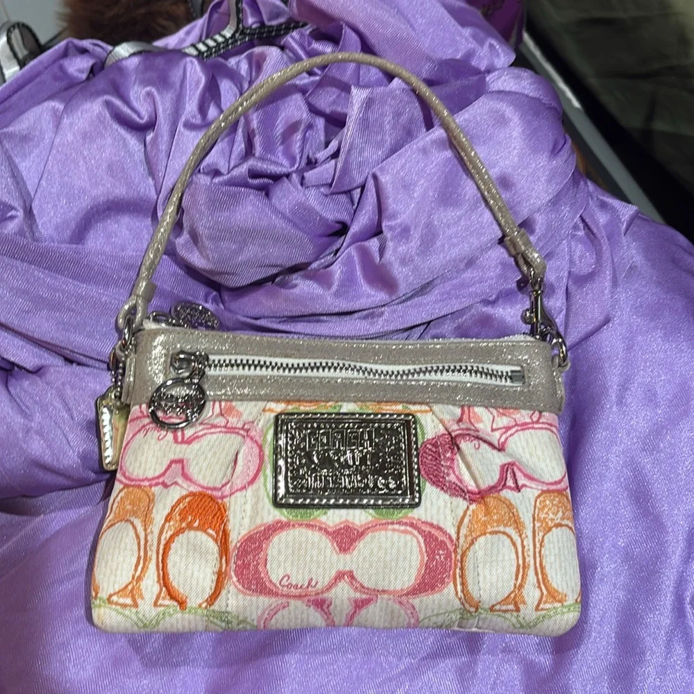 Coach Poppy Wristlet - Picture 15 of 15